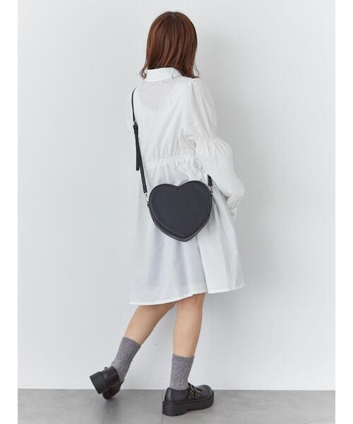 ehka sopo(エヘカソポ)の「シャーリングミニシャツワンピース(ワンピース・レディース・ブラック/オフホワイト/ベージュ・F)」の7枚目の写真