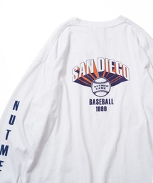 NO NEED（ノーニード）の「【NUTMEG/ナツメグ】San Diego 袖プリント USAヘビーウェイト ロンT（Tシャツ/カットソー）」