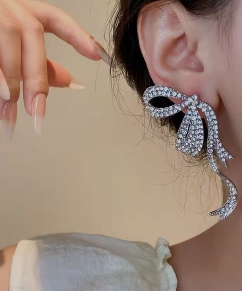 セール】【resonance】リボンモチーフ キラキラ ピアス