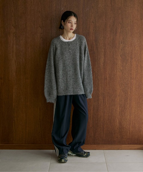 feepur(フェピュール)の「【ハンドウォッシャブル】ウール混起毛ヘンリーニット(ニット/セーター・レディース・ネイビー/アイボリー/グレー/ブラウン・MEDIUM)」の6枚目の写真