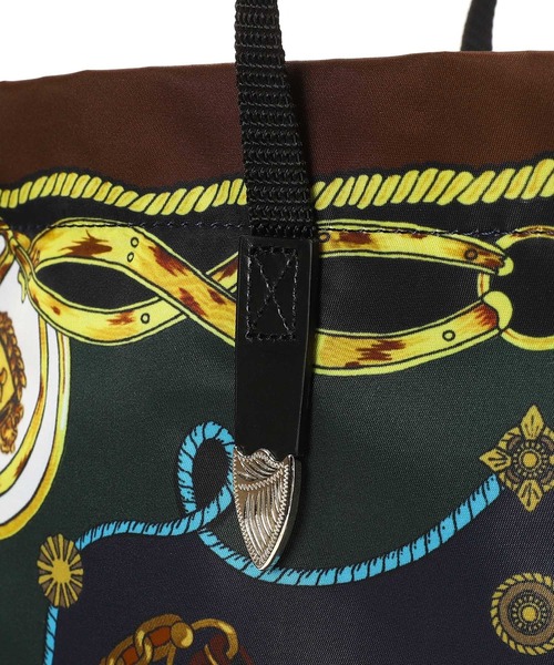 TOGA PULLA（トーガ　プルラ）の「TOGA PULLA Print tote bag TZ251-AG931（トートバッグ・レディース・オレンジ/グリーン・ONE SIZE）」の12枚目の写真