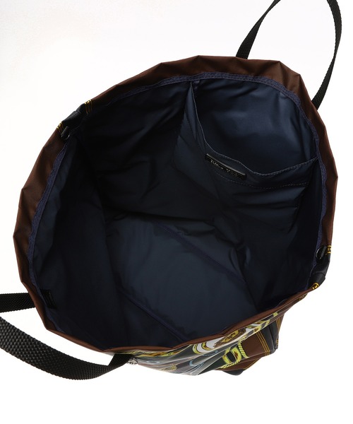 TOGA PULLA（トーガ　プルラ）の「TOGA PULLA Print tote bag TZ251-AG931（トートバッグ・レディース・オレンジ/グリーン・ONE SIZE）」の3枚目の写真