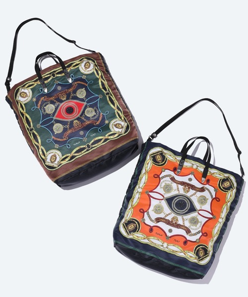 TOGA PULLA（トーガ　プルラ）の「TOGA PULLA Print tote bag TZ251-AG931（トートバッグ・レディース・オレンジ/グリーン・ONE SIZE）」の7枚目の写真