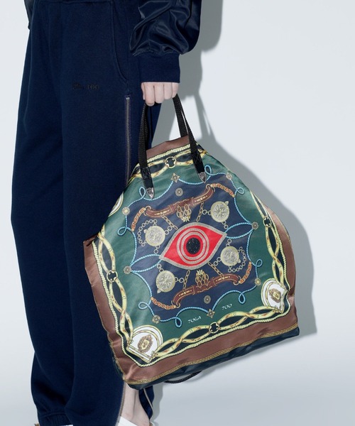 TOGA PULLA（トーガ　プルラ）の「TOGA PULLA Print tote bag TZ251-AG931（トートバッグ・レディース・オレンジ/グリーン・ONE SIZE）」の13枚目の写真