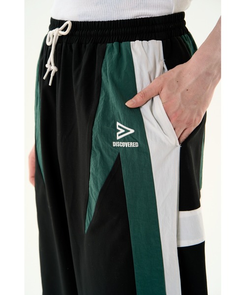 DISCOVERED（ディスカバード）の「TRACK SUITS TRACK PANTS（その他パンツ・メンズ・ブラック×グリーン/グレー・SMALL/LARGE）」の4枚目の写真