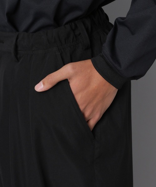 NUMERALS（ヌメラルズ）の「【NUMERALS】ワイドトラウザー（その他パンツ・メンズ・ブラック/カーキ・SMALL/MEDIUM/LARGE）」の9枚目の写真