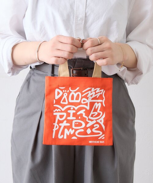 BIRTHDAY BAR（バースデイバー）の「コットンミニスクエアフラットバッグ（トートバッグ・レディース・ネイビー/オレンジ/ピンク/アイボリー・0）」の4枚目の写真
