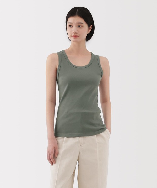 無印良品（ムジルシリョウヒン）の「婦人　ストレッチリブ編みタンクトップ（タンクトップ・レディース・オフホワイト/グレー/ブラック/スモーキーグリーン系/ホワイト系/ブラック系・XS/S/M/L/XL）」の6枚目の写真