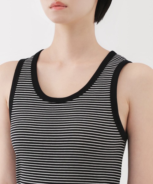 無印良品（ムジルシリョウヒン）の「婦人　ストレッチリブ編みタンクトップ（タンクトップ・レディース・オフホワイト/グレー/ブラック/スモーキーグリーン系/ホワイト系/ブラック系・XS/S/M/L/XL）」の22枚目の写真