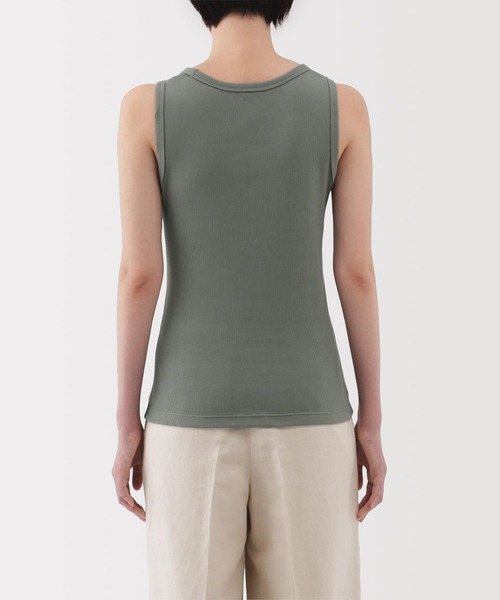無印良品（ムジルシリョウヒン）の「婦人　ストレッチリブ編みタンクトップ（タンクトップ・レディース・オフホワイト/グレー/ブラック/スモーキーグリーン系/ホワイト系/ブラック系・XS/S/M/L/XL）」の10枚目の写真