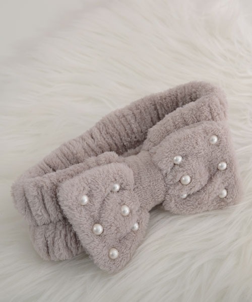 VIBGYOR Women（ヴィブジョー　ウィメン）の「【float】ふわふわ もこもこ パール リボン ヘアバンド【11色展開】（ヘアバンド・レディース・ホワイト/ピンク/コーラルピンク/ライトパープル/イエロー/グレイッシュベージュ/ライトブルー/ベビーピンク/ライトピンク/スモークピンク/グレー・FREE）」の4枚目の写真