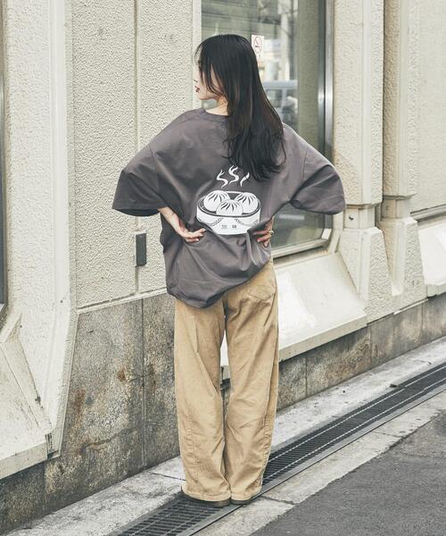 URBAN RESEARCH(アーバンリサーチ)の「551蓬莱×UR SHORT-SLEEVE T-SHIRTS(Tシャツ/カットソー・メンズ・ブラック/チャコールグレー/レッド/オフホワイト/ブルー/ネイビー・X-LARGE/LARGE/MEDIUM/SMALL)」の9枚目の写真