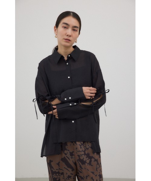 crie conforto（クリーコンフォルト）の「スリーブスラッシュシアーシャツ　羽織り / 長袖（シャツ/ブラウス・レディース・ライトイエロー/アイボリー/ブラック/ブラウン・FREE）」の5枚目の写真