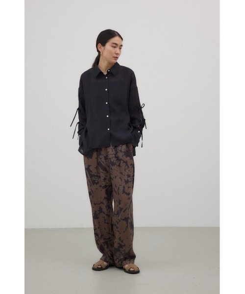 crie conforto（クリーコンフォルト）の「スリーブスラッシュシアーシャツ　羽織り / 長袖（シャツ/ブラウス・レディース・ライトイエロー/アイボリー/ブラック/ブラウン・FREE）」の7枚目の写真