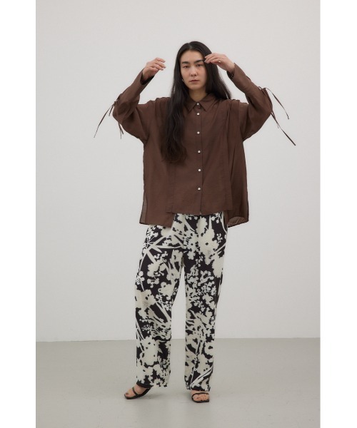 crie conforto（クリーコンフォルト）の「スリーブスラッシュシアーシャツ　羽織り / 長袖（シャツ/ブラウス・レディース・ライトイエロー/アイボリー/ブラック/ブラウン・FREE）」の16枚目の写真