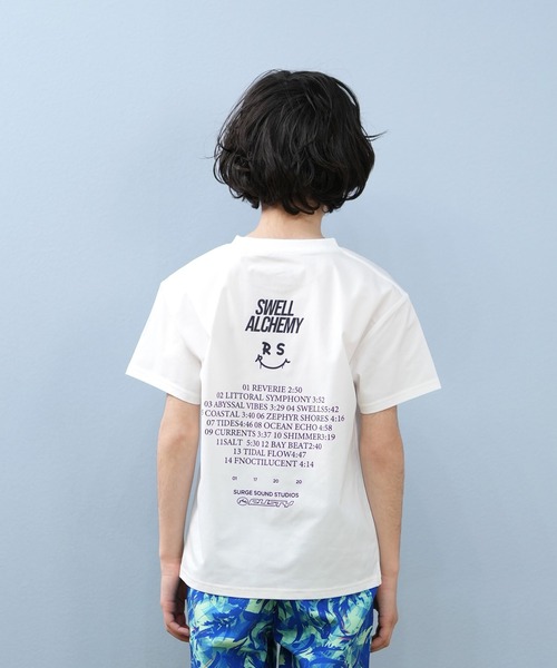 RUSTY（ラスティ）の「RUSTY/ラスティー デザイン半袖Tシャツ キッズ UVケア ラッシュガード 965502（ラッシュガード・キッズ・チャコールグレー/ブラック/ホワイト・150cm/160cm/130cm/140cm）」の2枚目の写真