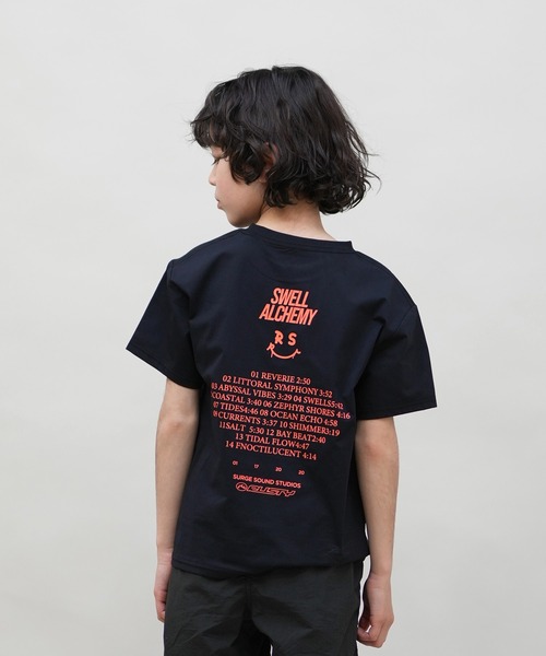 RUSTY（ラスティ）の「RUSTY/ラスティー デザイン半袖Tシャツ キッズ UVケア ラッシュガード 965502（ラッシュガード・キッズ・チャコールグレー/ブラック/ホワイト・150cm/160cm/130cm/140cm）」の3枚目の写真