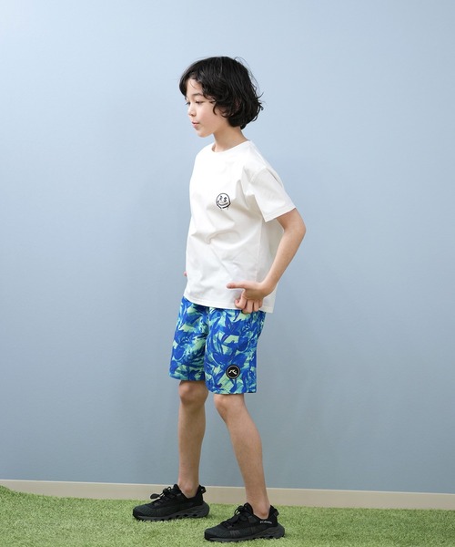 RUSTY（ラスティ）の「RUSTY/ラスティー デザイン半袖Tシャツ キッズ UVケア ラッシュガード 965502（ラッシュガード・キッズ・チャコールグレー/ブラック/ホワイト・150cm/160cm/130cm/140cm）」の6枚目の写真