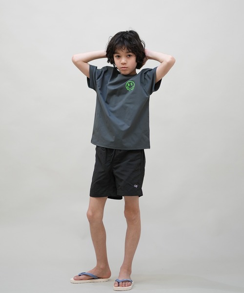 RUSTY（ラスティ）の「RUSTY/ラスティー デザイン半袖Tシャツ キッズ UVケア ラッシュガード 965502（ラッシュガード・キッズ・チャコールグレー/ブラック/ホワイト・150cm/160cm/130cm/140cm）」の19枚目の写真