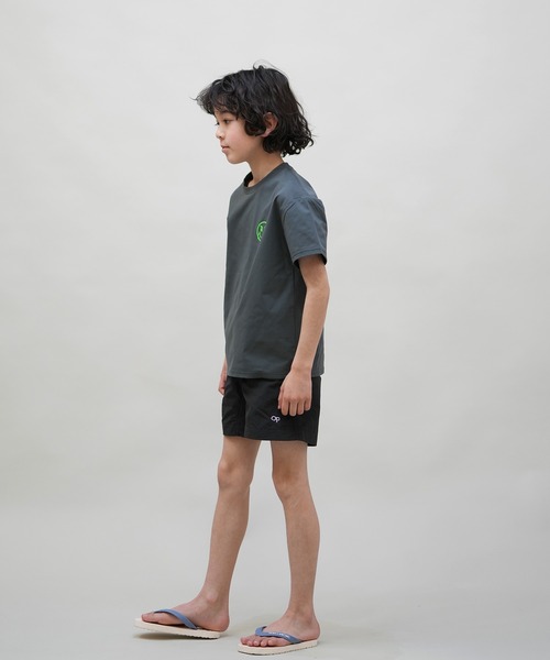 RUSTY（ラスティ）の「RUSTY/ラスティー デザイン半袖Tシャツ キッズ UVケア ラッシュガード 965502（ラッシュガード・キッズ・チャコールグレー/ブラック/ホワイト・150cm/160cm/130cm/140cm）」の20枚目の写真