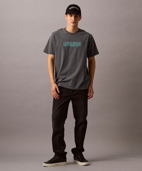 Calvin Klein(カルバン・クライン)の「【ユニセックス】ショートスリーブ アシッドウォッシュTシャツ(Tシャツ/カットソー・メンズ・ブラック系その他/ブルー系その他/グリーン系その他/オレンジ系その他・S/M/L/XL)」の6枚目の写真