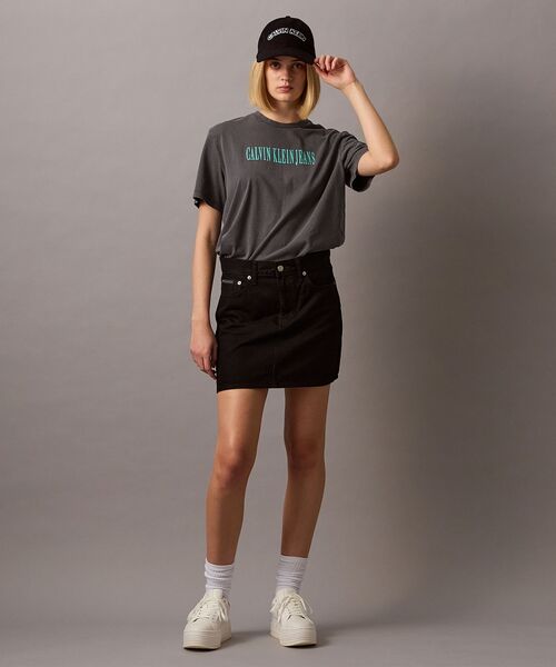 Calvin Klein(カルバン・クライン)の「【ユニセックス】ショートスリーブ アシッドウォッシュTシャツ(Tシャツ/カットソー・メンズ・ブラック系その他/ブルー系その他/グリーン系その他/オレンジ系その他・S/M/L/XL)」の9枚目の写真