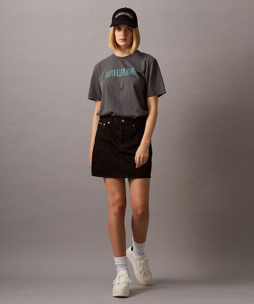 Calvin Klein(カルバン・クライン)の「【ユニセックス】ショートスリーブ アシッドウォッシュTシャツ(Tシャツ/カットソー・メンズ・ブラック系その他/ブルー系その他/グリーン系その他/オレンジ系その他・S/M/L/XL)」の10枚目の写真