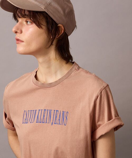 Calvin Klein(カルバン・クライン)の「【ユニセックス】ショートスリーブ アシッドウォッシュTシャツ(Tシャツ/カットソー・メンズ・ブラック系その他/ブルー系その他/グリーン系その他/オレンジ系その他・S/M/L/XL)」の19枚目の写真