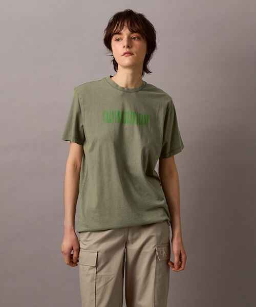 Calvin Klein(カルバン・クライン)の「【ユニセックス】ショートスリーブ アシッドウォッシュTシャツ(Tシャツ/カットソー・メンズ・ブラック系その他/ブルー系その他/グリーン系その他/オレンジ系その他・S/M/L/XL)」の22枚目の写真