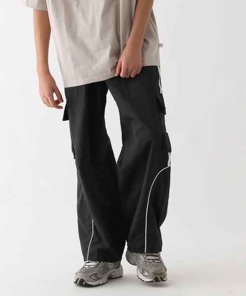 GLOBAL WORK(グローバルワーク)の「ナイロンラインパンツ/AND YUA ANY/291947(カーゴパンツ・キッズ・ブラック/ネイビー・SMALL/MEDIUM/LARGE)」の21枚目の写真