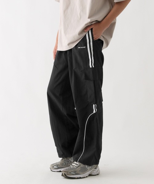 GLOBAL WORK(グローバルワーク)の「ナイロンラインパンツ/AND YUA ANY/291947(カーゴパンツ・キッズ・ブラック/ネイビー・SMALL/MEDIUM/LARGE)」の22枚目の写真