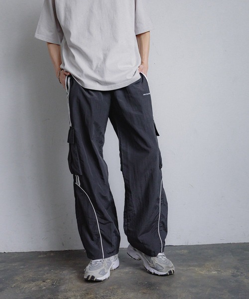 GLOBAL WORK(グローバルワーク)の「ナイロンラインパンツ/AND YUA ANY/291947(カーゴパンツ・キッズ・ブラック/ネイビー・SMALL/MEDIUM/LARGE)」の9枚目の写真
