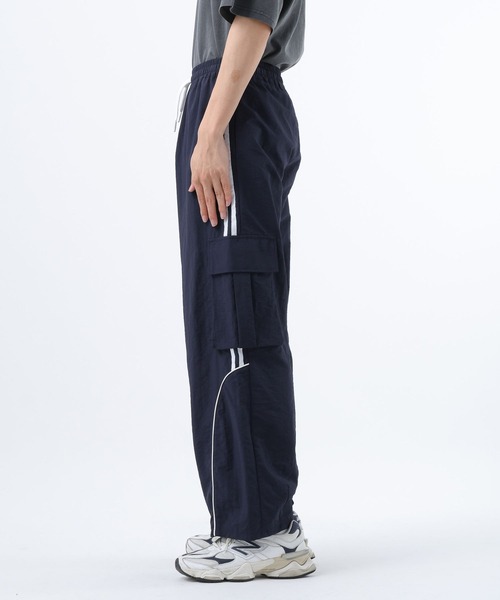 GLOBAL WORK(グローバルワーク)の「ナイロンラインパンツ/AND YUA ANY/291947(カーゴパンツ・キッズ・ブラック/ネイビー・SMALL/MEDIUM/LARGE)」の11枚目の写真