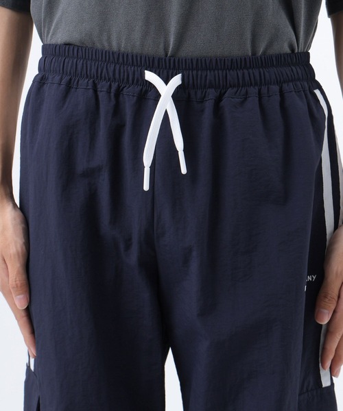 GLOBAL WORK(グローバルワーク)の「ナイロンラインパンツ/AND YUA ANY/291947(カーゴパンツ・キッズ・ブラック/ネイビー・SMALL/MEDIUM/LARGE)」の13枚目の写真