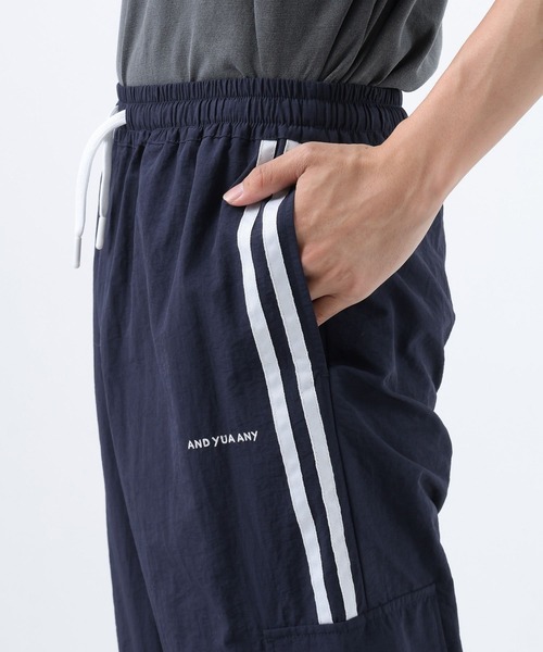 GLOBAL WORK(グローバルワーク)の「ナイロンラインパンツ/AND YUA ANY/291947(カーゴパンツ・キッズ・ブラック/ネイビー・SMALL/MEDIUM/LARGE)」の14枚目の写真