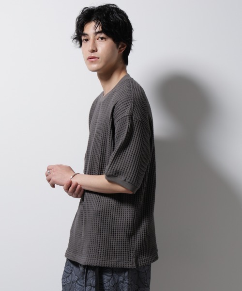 NANO universe(ナノユニバース)の「オニワッフルビッグTシャツ 五分袖(Tシャツ/カットソー・メンズ・ブルー/ダークグリーン/ホワイト/スミクロ・L/M/XL)」の6枚目の写真