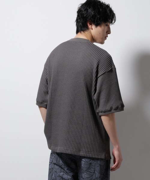 NANO universe(ナノユニバース)の「オニワッフルビッグTシャツ 五分袖(Tシャツ/カットソー・メンズ・ブルー/ダークグリーン/ホワイト/スミクロ・L/M/XL)」の7枚目の写真