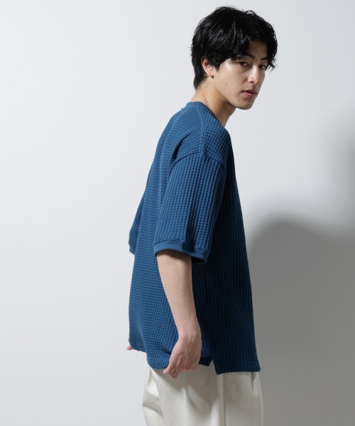 NANO universe(ナノユニバース)の「オニワッフルビッグTシャツ 五分袖(Tシャツ/カットソー・メンズ・ブルー/ダークグリーン/ホワイト/スミクロ・L/M/XL)」の13枚目の写真