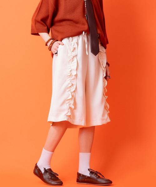 a.p.o.v.(エーピーオービー)の「a.p.o.v. センターフリルTRスーツワイドハーフパンツ(その他パンツ・メンズ・アイボリー/グレー/ブラック・ONESIZE)」の2枚目の写真