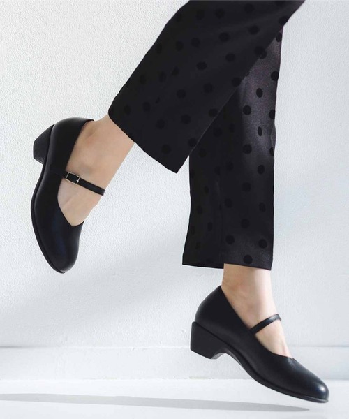 IEDIT(イディット)の「IEDIT こだわりの履き心地で走り出したくなるストラップパンプス〈ブラック〉(パンプス・レディース・ブラック・6/5)」の1枚目の写真