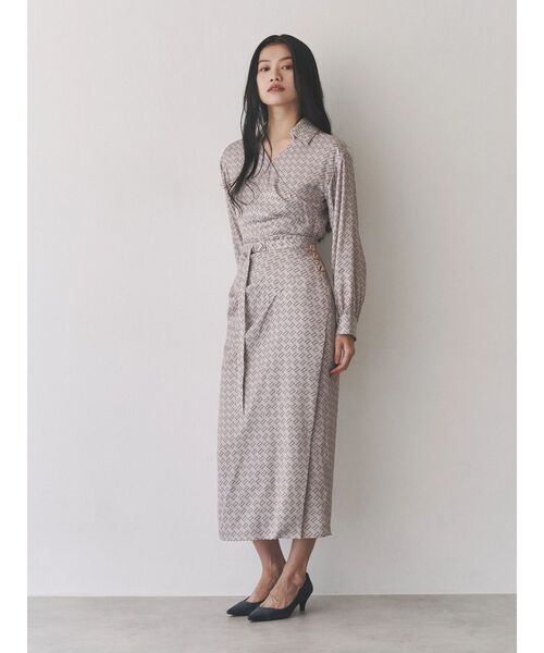 TONAL(トーナル)の「モノグラムカッセンタックカシュクールワンピース(ワンピース・レディース・ベージュ/オフホワイト・MEDIUM)」の2枚目の写真