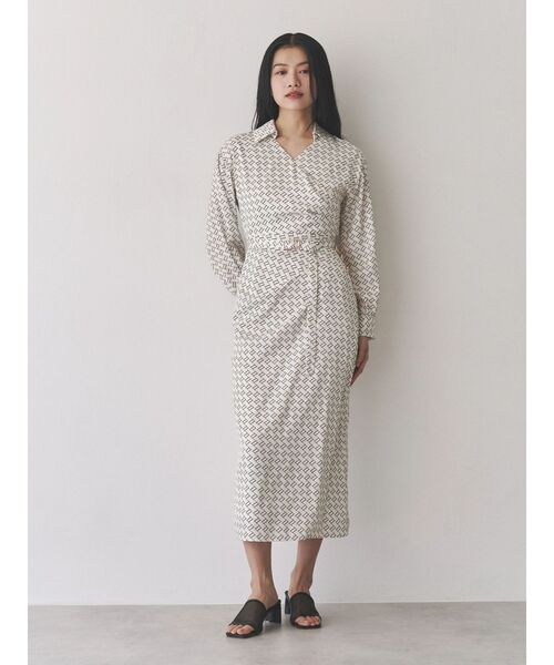 TONAL(トーナル)の「モノグラムカッセンタックカシュクールワンピース(ワンピース・レディース・ベージュ/オフホワイト・MEDIUM)」の1枚目の写真
