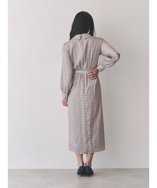 TONAL(トーナル)の「モノグラムカッセンタックカシュクールワンピース(ワンピース・レディース・ベージュ/オフホワイト・MEDIUM)」の17枚目の写真