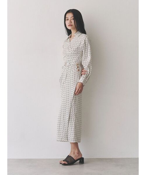 TONAL(トーナル)の「モノグラムカッセンタックカシュクールワンピース(ワンピース・レディース・ベージュ/オフホワイト・MEDIUM)」の10枚目の写真