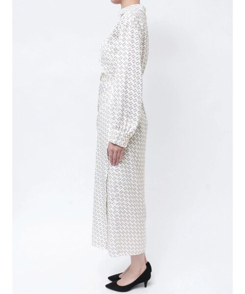 TONAL(トーナル)の「モノグラムカッセンタックカシュクールワンピース(ワンピース・レディース・ベージュ/オフホワイト・MEDIUM)」の14枚目の写真