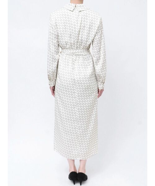 TONAL(トーナル)の「モノグラムカッセンタックカシュクールワンピース(ワンピース・レディース・ベージュ/オフホワイト・MEDIUM)」の15枚目の写真
