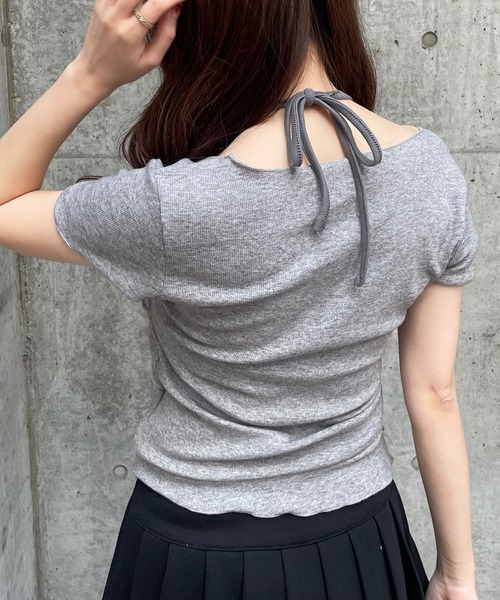 meJane(ミージェーン)の「ホルターネックメロウトップス(Tシャツ/カットソー・レディース・ベージュ/ブラック/グレー・FREE)」の5枚目の写真