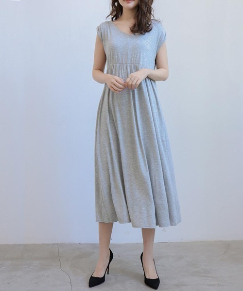 maison de LATIR(メゾンドラティール)の「フレンチスリーブVネックカットソーワンピース(ワンピース・レディース・ブラック/レッド/グレー/ネイビー/ダークグレー・ONESIZE)」の7枚目の写真