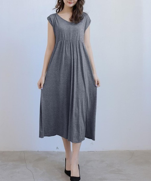maison de LATIR(メゾンドラティール)の「フレンチスリーブVネックカットソーワンピース(ワンピース・レディース・ブラック/レッド/グレー/ネイビー/ダークグレー・ONESIZE)」の8枚目の写真