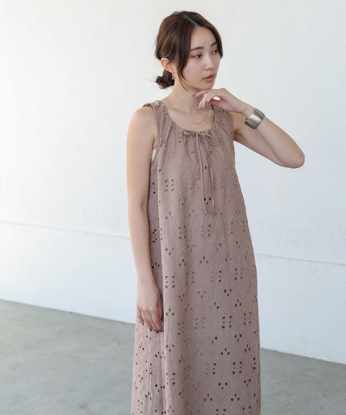 Bab(バブ)の「【S・Mサイズ展開】コットン刺繍ワンピース(ワンピース・レディース・ブラック/モカ/アイボリー・S/M)」の1枚目の写真